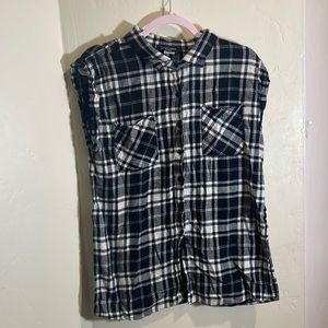 Black-&-White Plaid Sleeveless Top 🖤